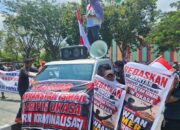 Sidang Kasus Korupsi Mess Pemda: Massa Aksi Tuntut Bebas Mantan Pj Bupati Morowali Rachmansyah Ismail, JPU Tuntut 1,5 Tahun Penjara