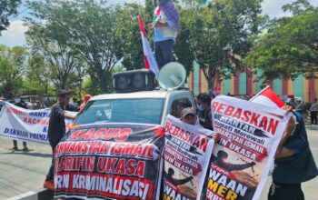 Sidang Kasus Korupsi Mess Pemda: Massa Aksi Tuntut Bebas Mantan Pj Bupati Morowali Rachmansyah Ismail, JPU Tuntut 1,5 Tahun Penjara