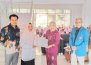 FKM Untad Beri Penghargaan Khusus Kepala Sekolah Asal Wisudawan Terbaik Periode 139, Ini Sosok Lulusan Cumlaude